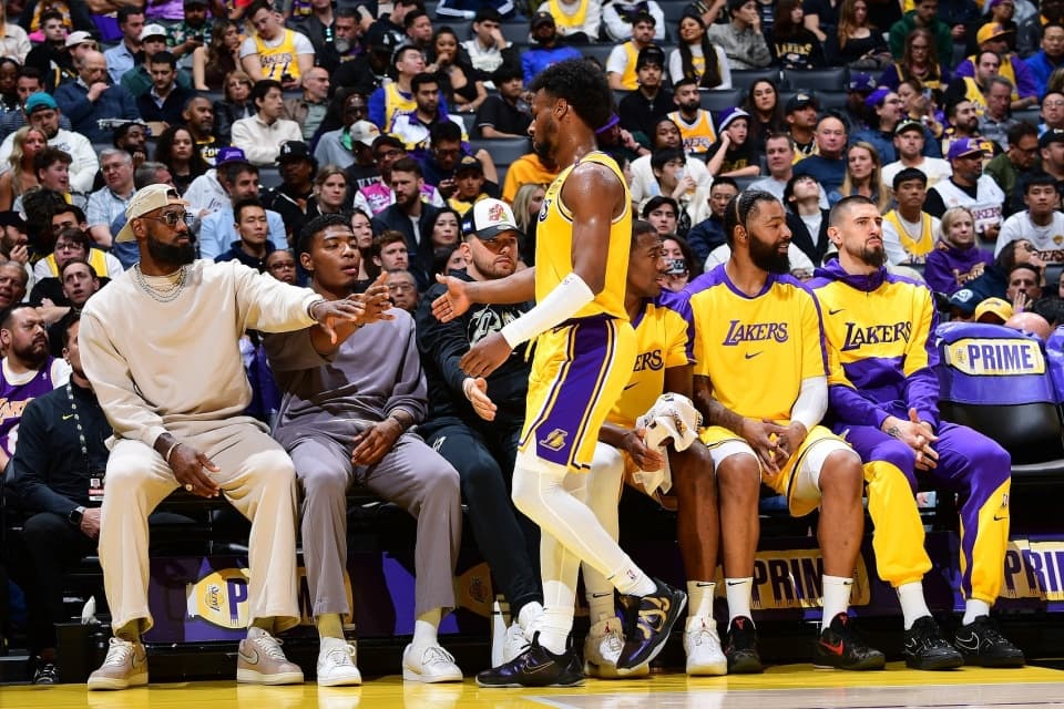 湖人29分惨败，但布朗尼打出最佳一战！NBA官方带头狂吹