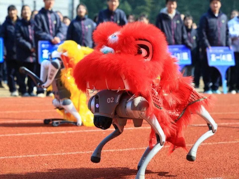 机器狗、哪吒cos……这样“花式整活”的开学典礼，你慕了吗？