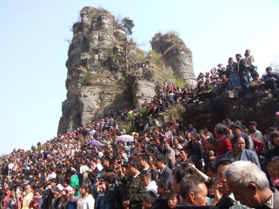 六盘水现神秘溶洞，钟乳石奇观与古迹壁画并存