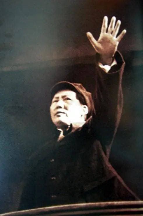 战术的核心是打击弱点，如果敌人没有弱点呢？毛主席给出了答案！