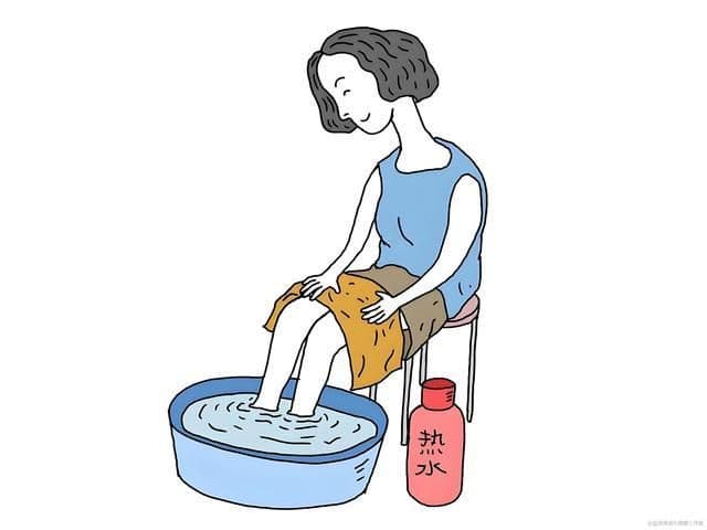 膝盖疼痛,泡脚虽好,但也要注意这些坏处!