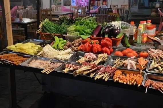 摆摊卖烧烤一个月能赚多少？实地调查与收入分析
