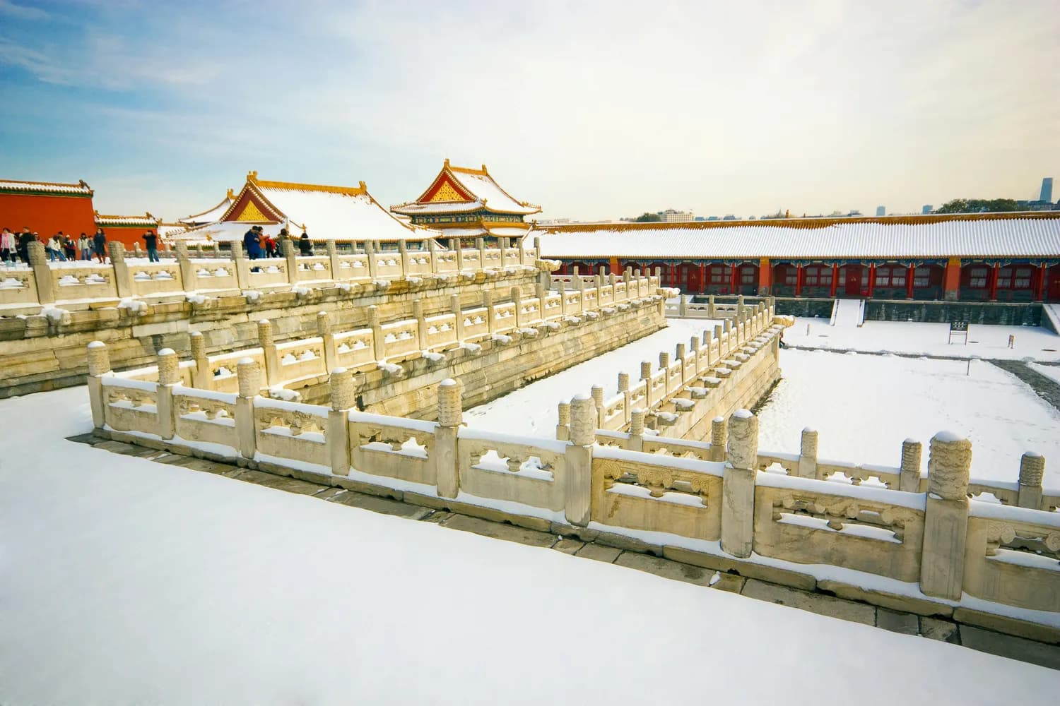 沈阳故宫VS棋盘山冰雪大世界：谁是冬游C位？