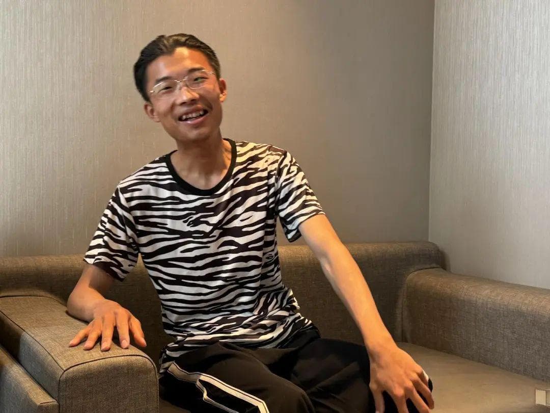 郭有才爆红后回应质疑：未签约公司，“本职工作”是开烧烤店