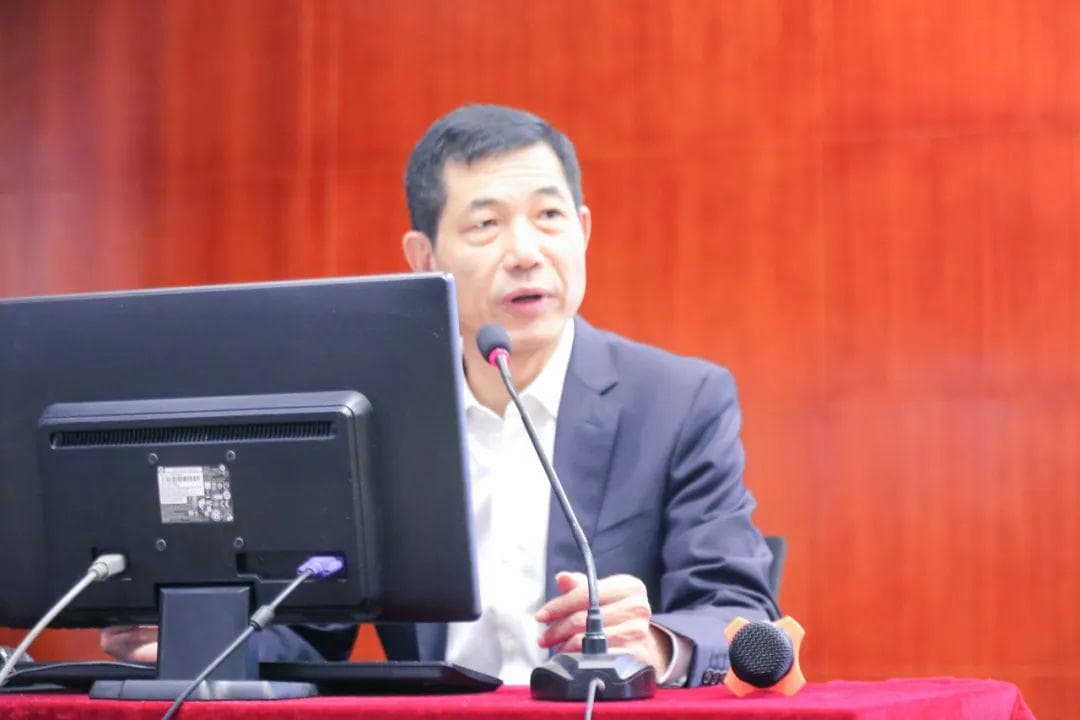深度体验DeepSeek后，深圳校长感叹：教育必须培养这种能力！