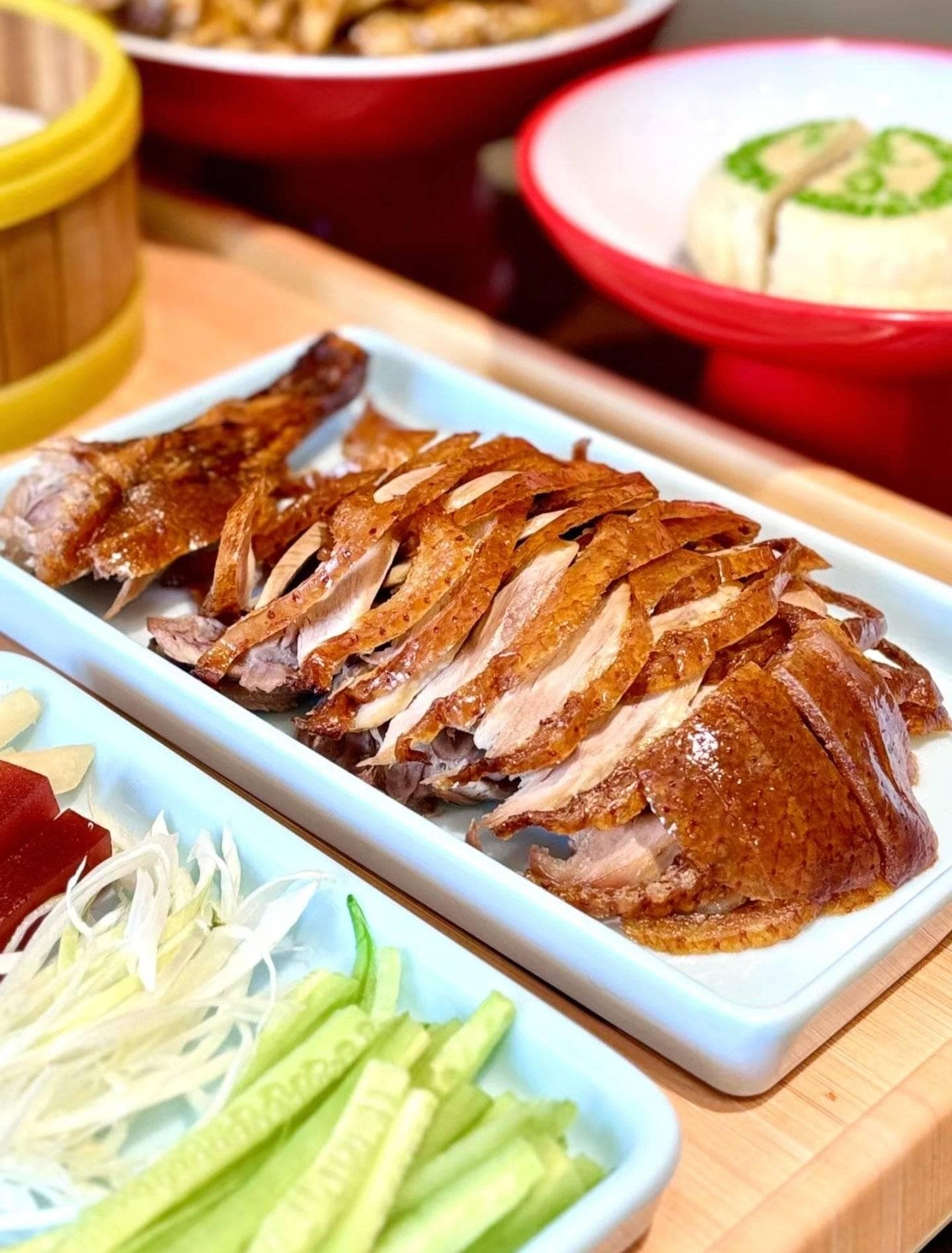 京味传奇：探寻北京烤鸭，品味京城舌尖上的金灿酥香