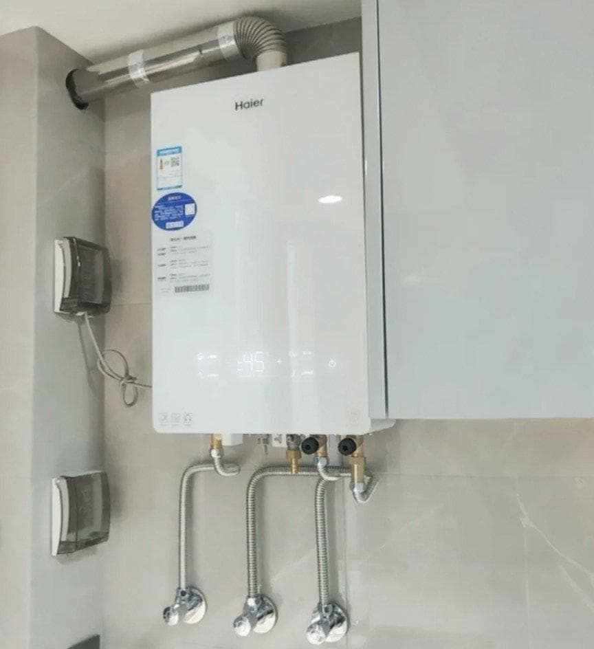 燃气热水器 vs 电热水器：选购指南与使用建议