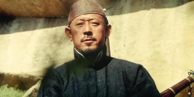 《让子弹飞》：站着把钱挣了，荒诞江湖背后的社会隐喻
