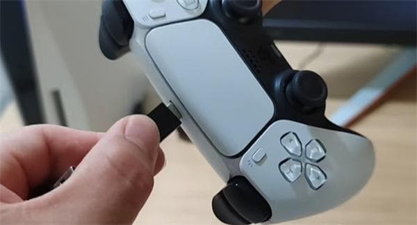 ps5手柄怎么连接主机