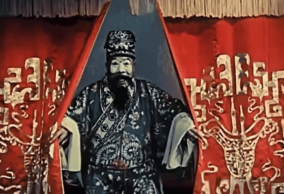 京剧表演中的睡眠场景：道具与演技的巧妙结合