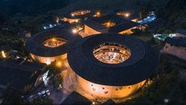 永定土楼和南靖土楼哪个好？一文详解福建两大土楼群