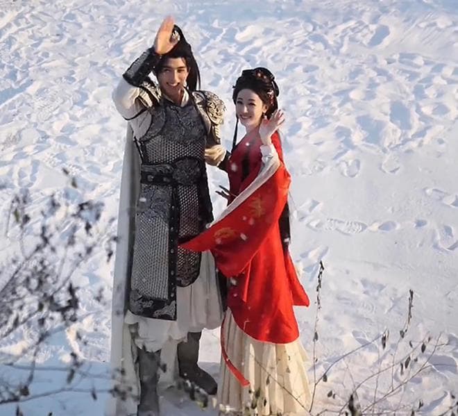 迪丽热巴陈飞宇新剧花絮甜炸，雪地共舞萌翻网友