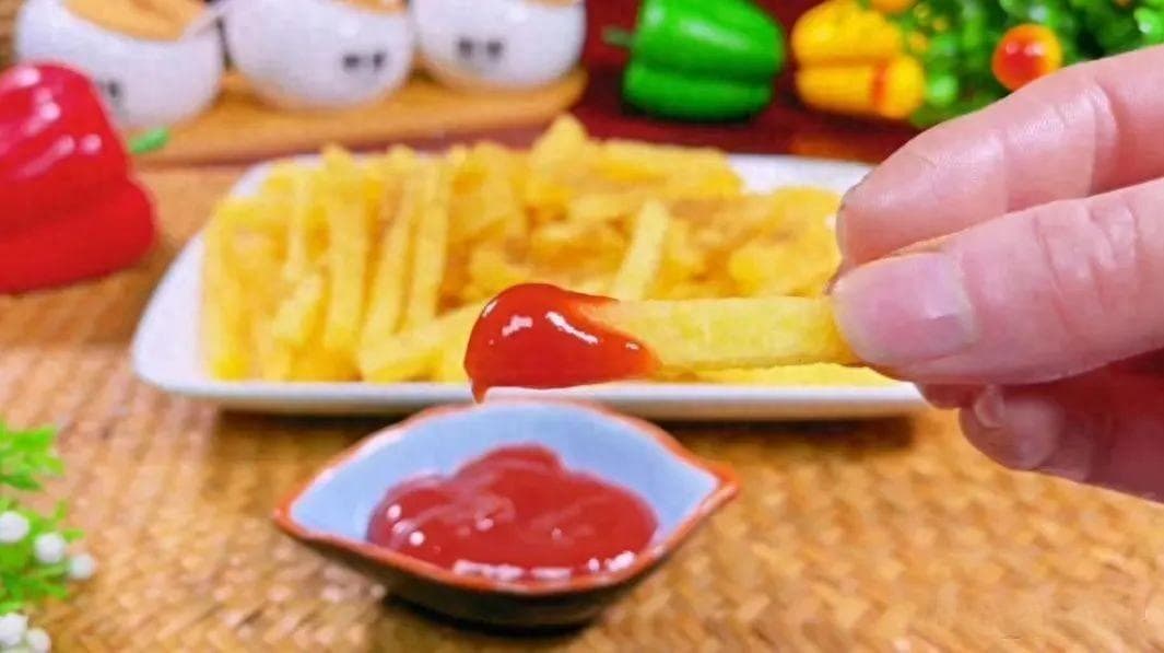 炸薯条家庭自制做法（教你在家做，焦香酥脆）