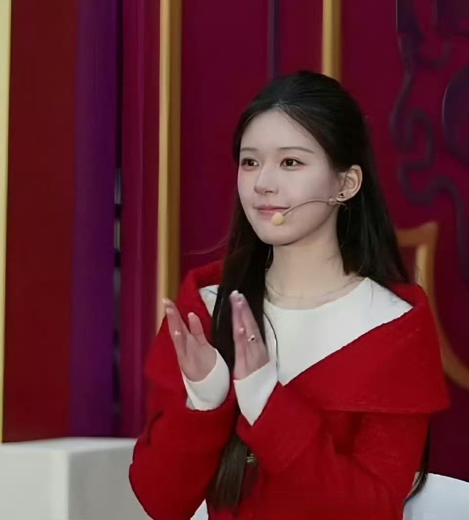 赵露思病愈后首次公开亮相：红星新闻专访