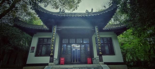 我国的四大名亭中，哪一个与宋代文学家欧阳修有关？