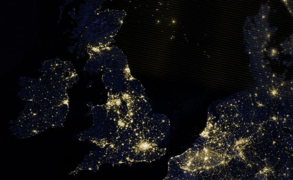 NASA航拍地球夜间灯光分布图 陆地沐浴在灯光中