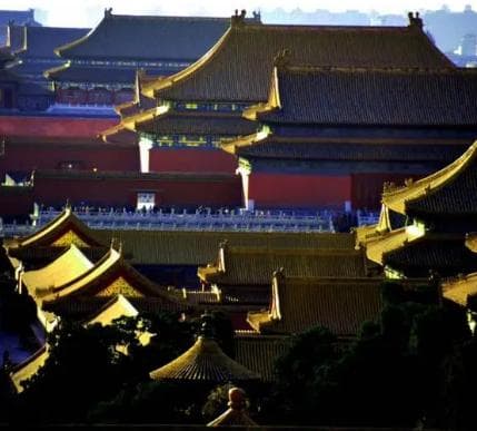 故宫的朝代与主要建筑位置，建造于什么时期？