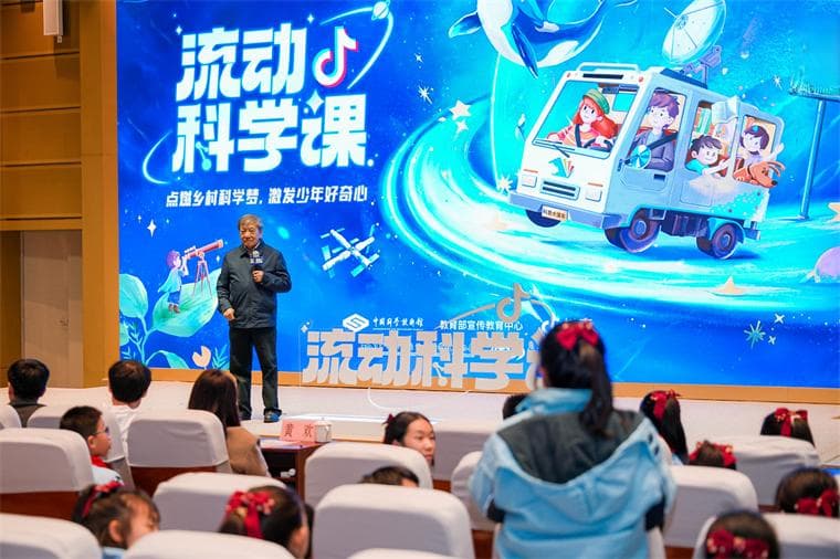 抖音发布未成年人网络保护报告：清退不良账号3万多个，升级未成年人模式