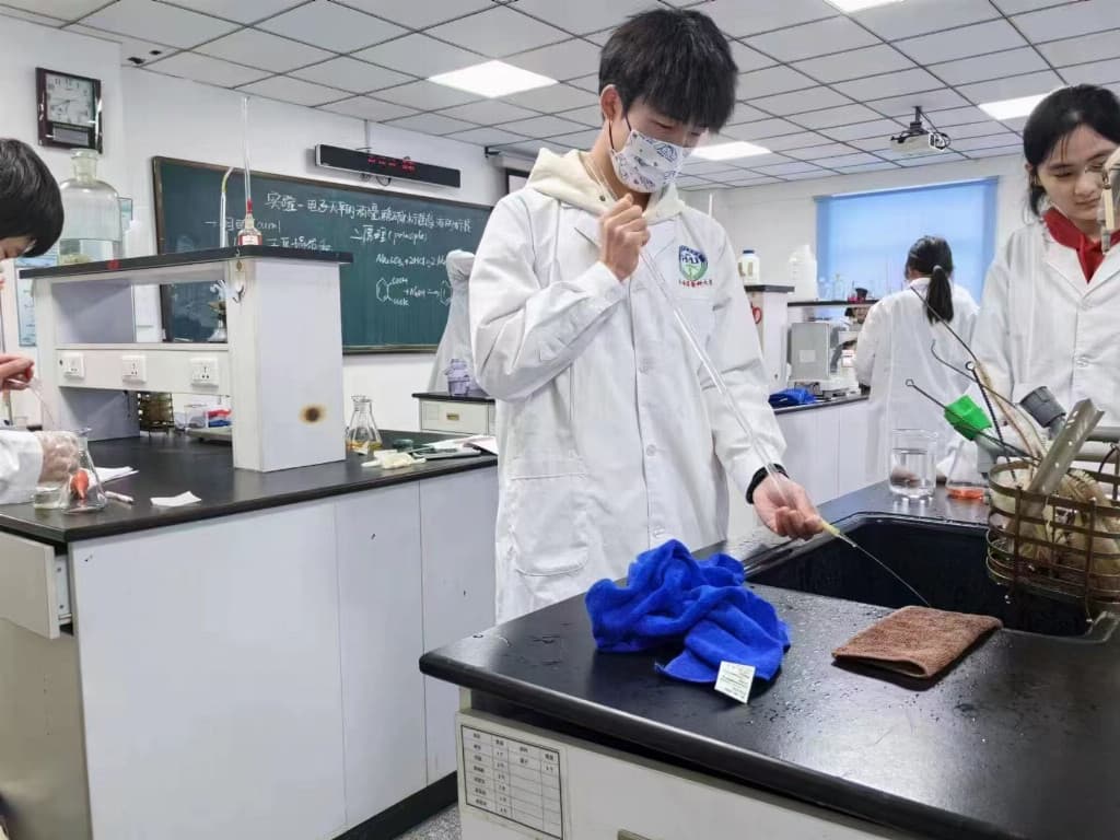康复先锋团队创新成果：手部康复外骨骼机器人问世