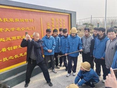 华山职专：红旗渠劳模进校园 工匠精神薪火相传！