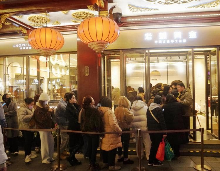 连涨七周后金价又跌了！银行投资金条几乎“断货”，这波怎么追？