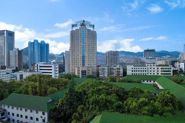 贵州医科大学附属医院：从"小协和"到国家级区域医疗中心
