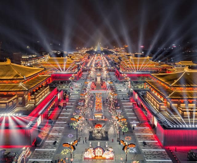 大唐不夜城深秋探秘：一日游攻略，穿越千年的盛世繁华