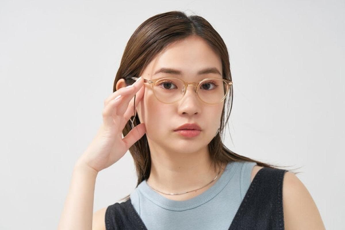 如何选择适合的眼镜和太阳镜？教你用个人色彩搭配技巧提升整体造型效果
