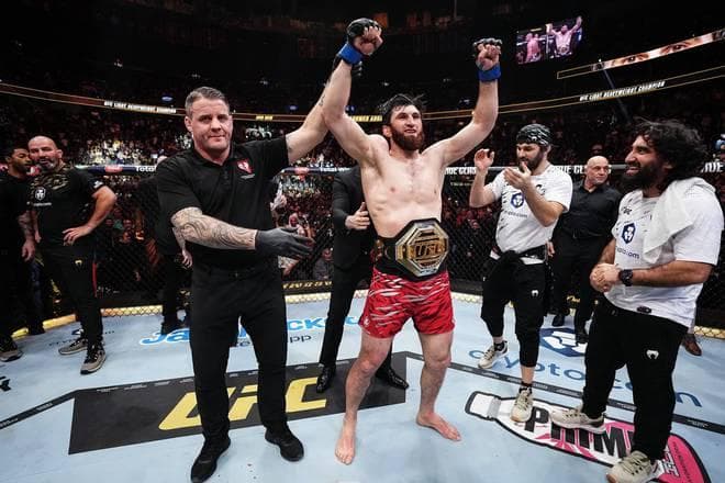 UFC313综述：安卡拉耶夫挫败佩雷拉登顶冠军