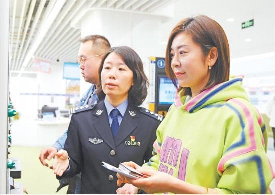青岛首日签发港澳个人旅游签注，办理量大增