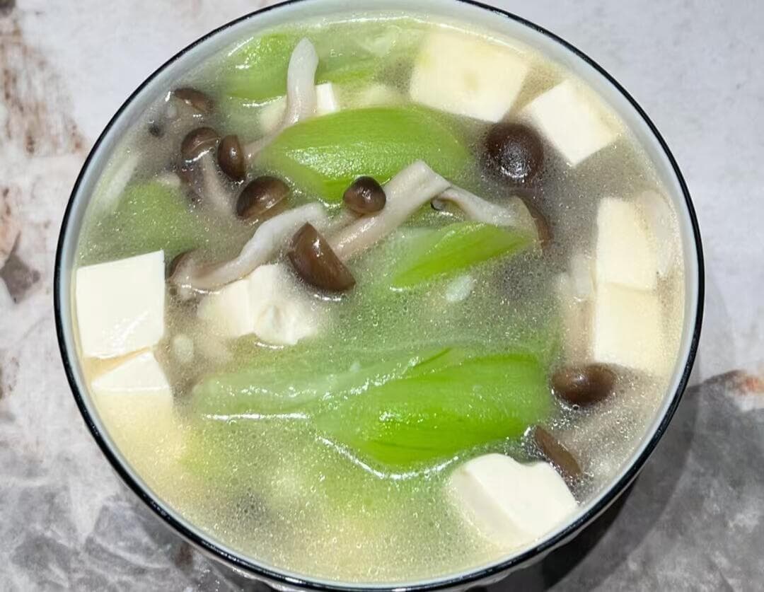 秋败丝瓜胜良药！入秋后要多吃丝瓜，润秋燥特养人，现在吃正当时