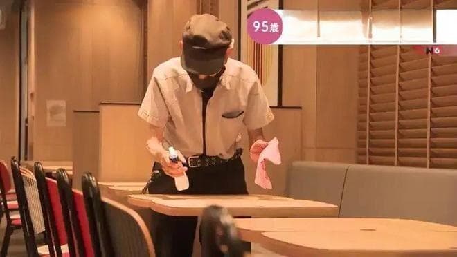 日本909万老人仍在工作，中国老人则享受退休生活