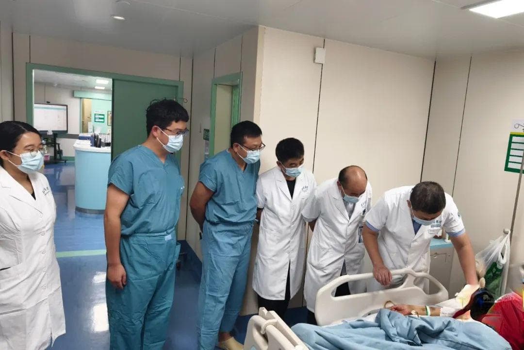 西京医院成功完成高难度肝移植手术 挽救战友生命