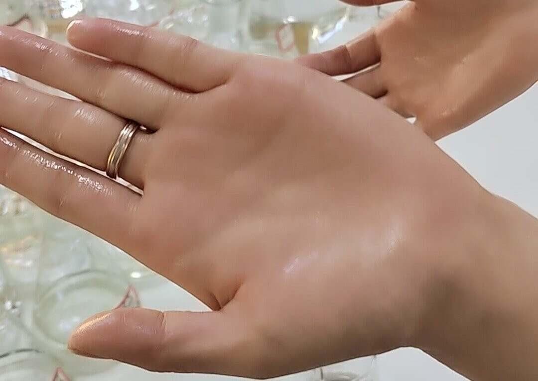 探索古法智慧：手搓法与酒花鉴酒的艺术