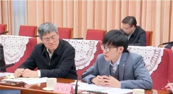 DeepSeek引领全球AI风潮，梁文峰赴巴黎峰会与国际大佬共话未来