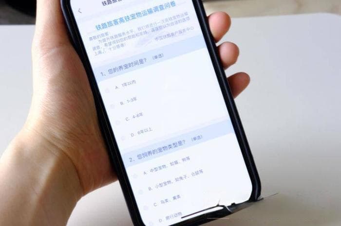 带宠物上高铁引热议，“铲屎官”想带“毛孩子”出门该怎么做？