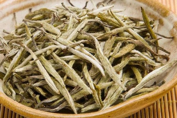 白茶适合什么人群喝，白茶适合老人喝吗(六类群体适饮)
