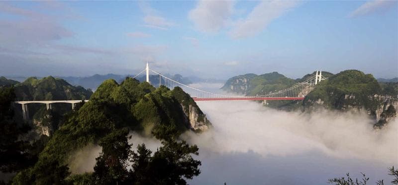 矮寨大桥：世界最大跨度山区桥梁的创新与突破