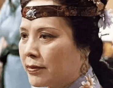 红楼梦中邢夫人是什么出身？她嫁入贾府算是高攀吗？
