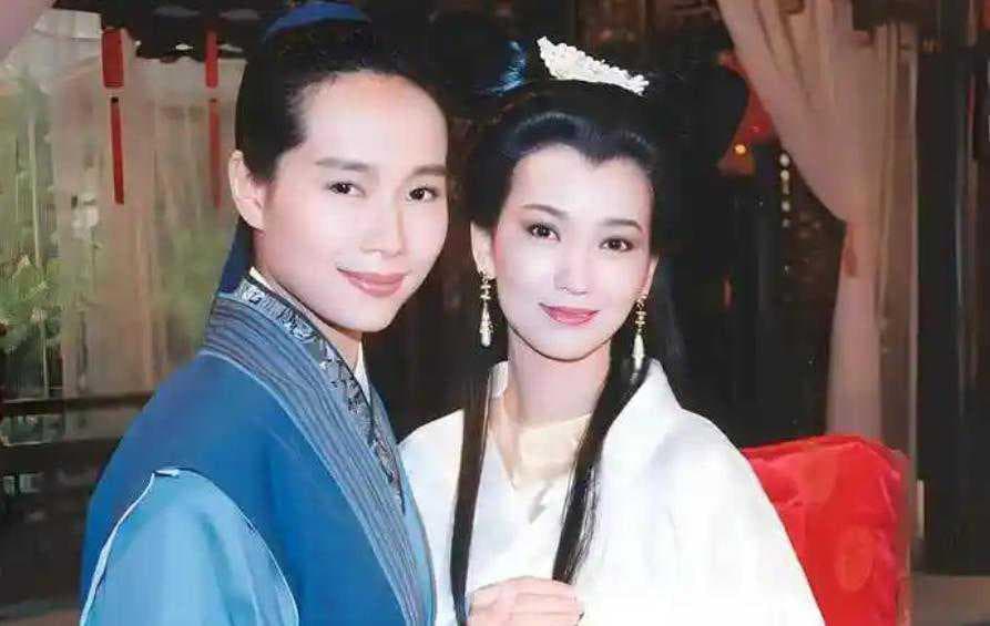 春晚小品《借伞》：传统文化与现代审美的完美融合