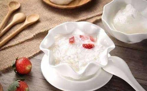 精确掌握炖燕窝所需水量，确保口感与营养双重保障