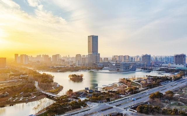 江苏省13市人均收入排名:苏州第1,镇江高于