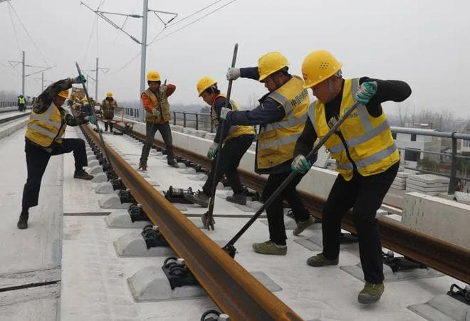 沿江高铁武汉至宜昌段铺轨完成，年内将建成通车