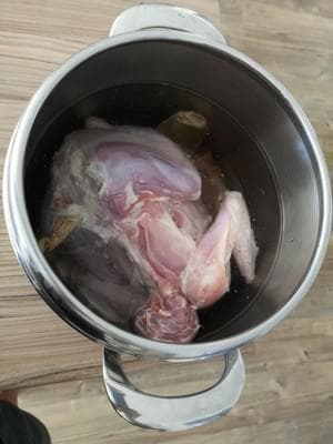 简单易学的花胶螺头煲鸡汤美食做法