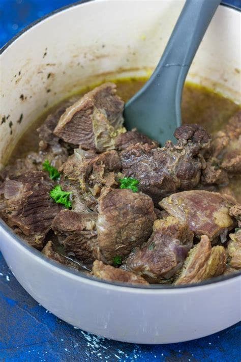水煮牛肉食谱：如何在家轻松制作令人垂涎的家常菜？