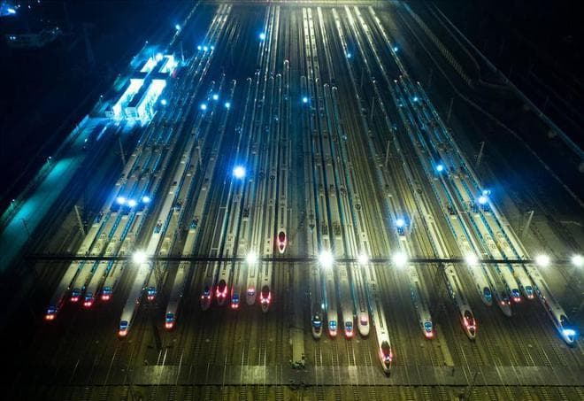 揭秘高铁“天窗期”：为何高铁夜间禁止运行？绿皮火车与高铁有何区别？