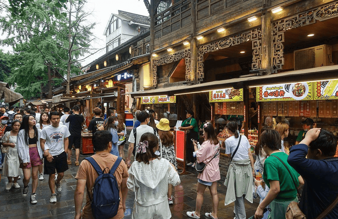 成都十大美食：从麻辣火锅到串串香，每一道都值得品尝