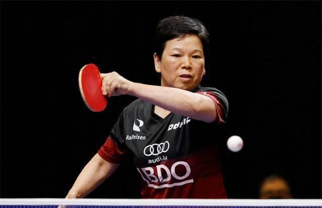 60岁华裔老将倪夏莲捧杯！3-0击败韩国削球手徐孝元，感慨国乒培养之恩