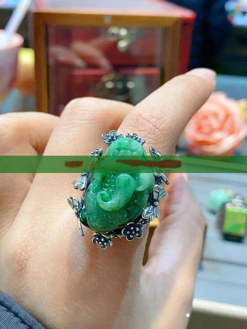 石英岩玉：兼具美观与保健功能的天然宝石