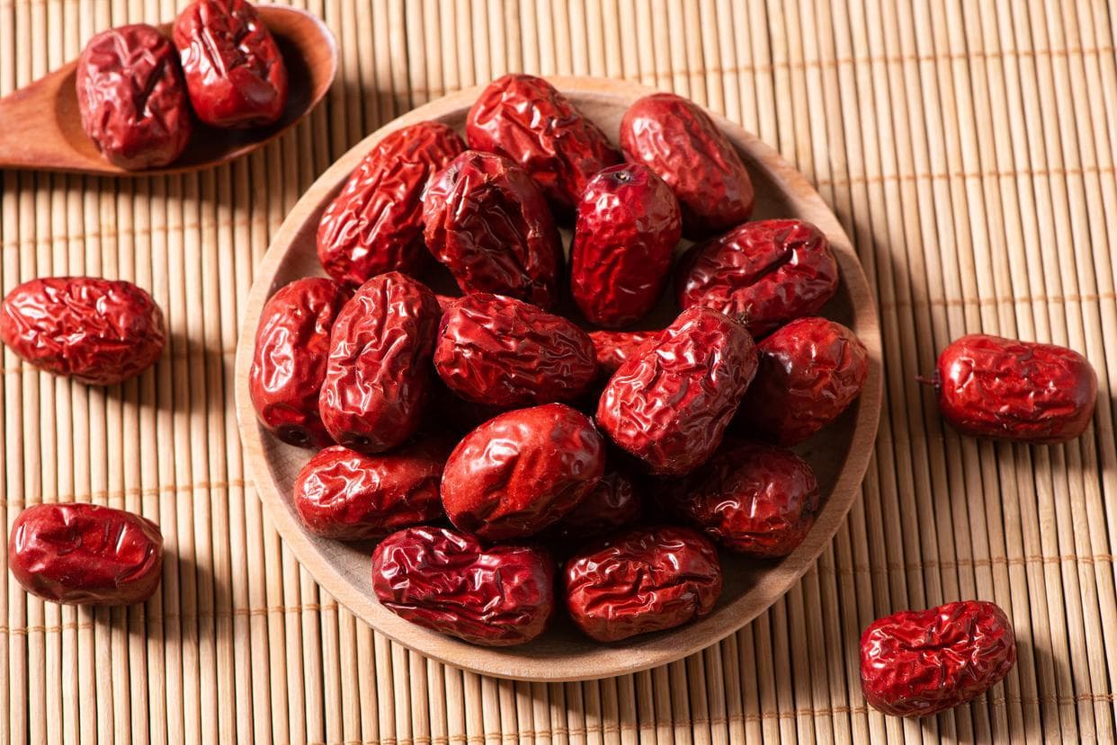 春节必备干果清单：为何这10种干果是团圆饭桌上的必备佳品？